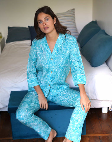 Nêge Paris Chemise de pyjama Le Plongeon couleur bleu vert turquoise confectionné dans un tissu écologique 100% Tencel certifié OEKO-TEX