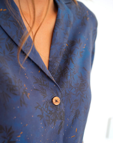 pyjamas Nuit Étoilée pants shirt, midnight blue adorned with fine gold stars. 100% Tencel, OEKO-TEX certified