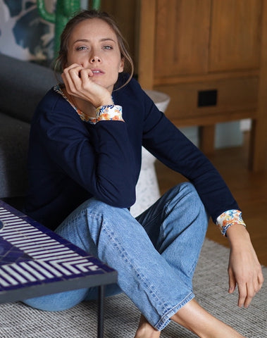 The comfort of a sweatshirt, and the elegance of a sweater. 100% organic cotton certified GOTS, soft and breathable.